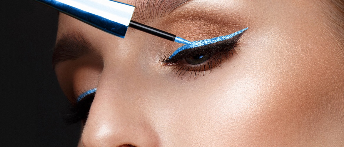 Colored Arrows: Trendy Makeup for Summer 2023