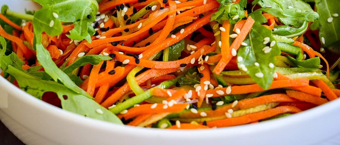 Простые салаты из свежей моркови: что приготовить на каждый день (+бонус-видео)
