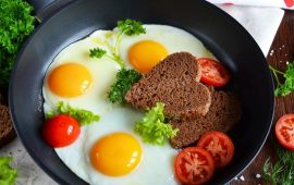 Корисні сніданки з яєць: покрокові рецепти з фото (+бонус-відео)