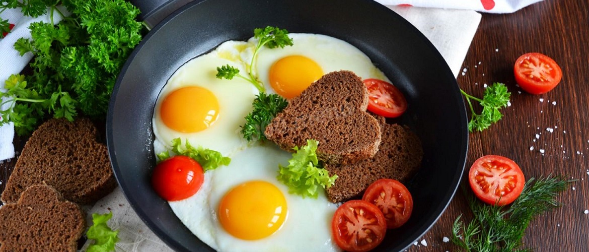Gesundes Eierfrühstück: Schritt-für-Schritt-Rezepte mit Fotos (+ Bonusvideo)