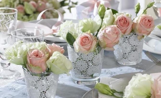 How to decorate a table with fresh flowers: decor options 2