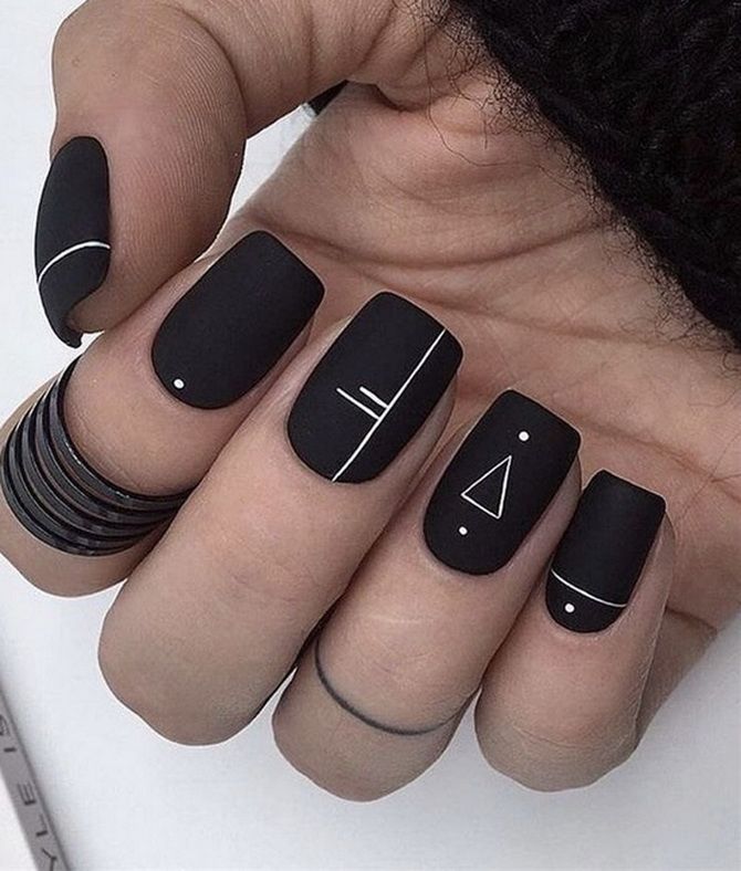 Geometric manicure: elegant and simple nail art ideas 3