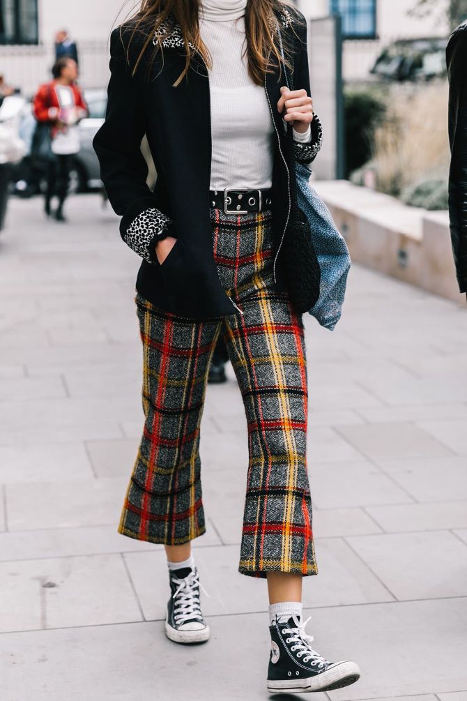 Images with plaid trousers for women: what to combine with? 14