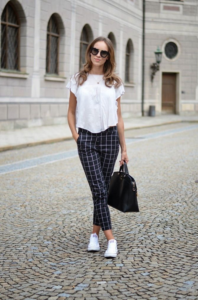 Images with plaid trousers for women: what to combine with? 1