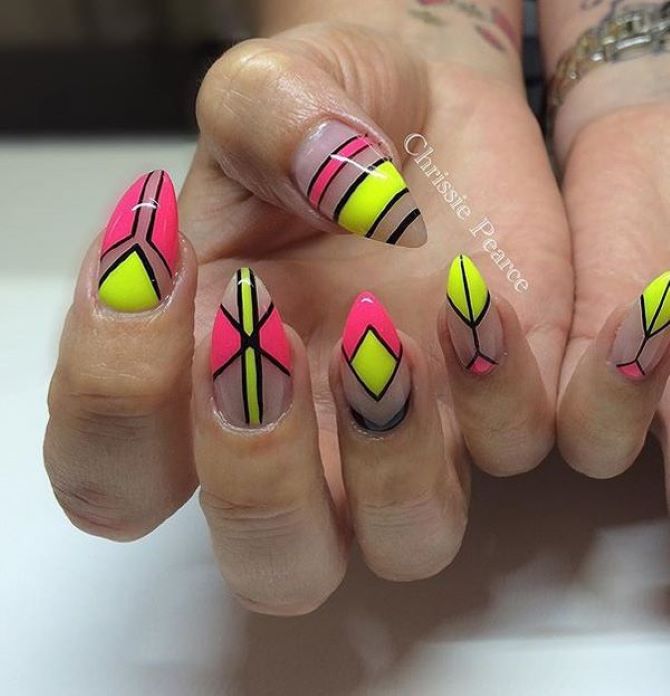 Geometric manicure: elegant and simple nail art ideas 21