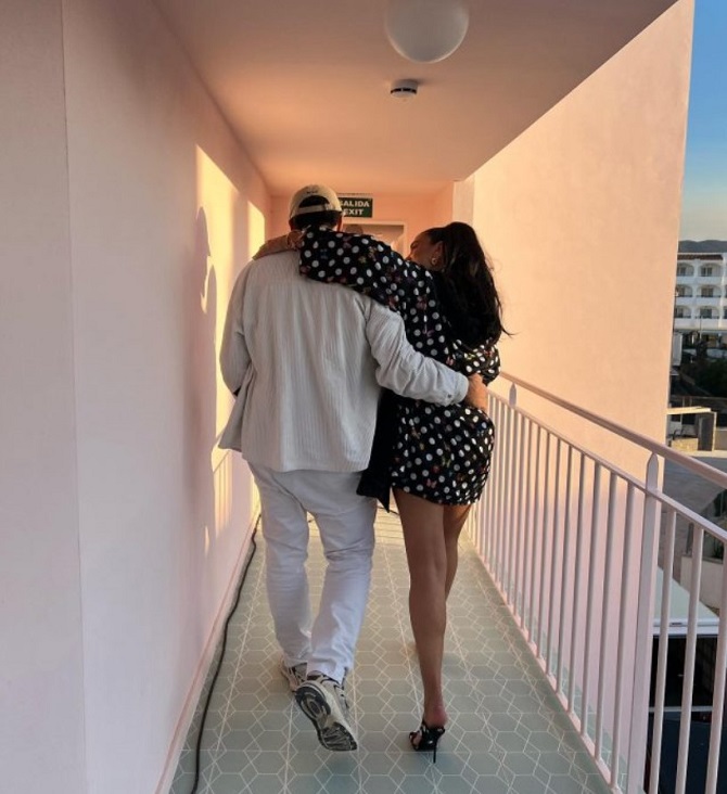 Dua Lipa showed a new lover in a joint photo 2