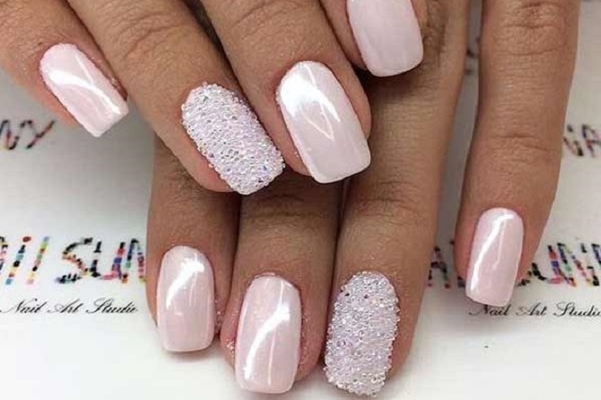 Crumb manicure: trendy nail design 2023 1