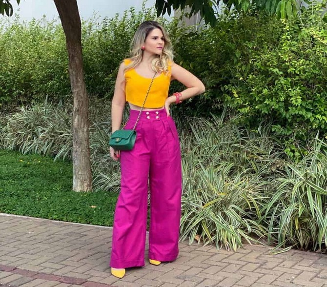 Bright and romantic: how to create looks with pink trousers 10