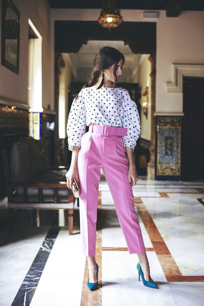 Bright and romantic: how to create looks with pink trousers 1