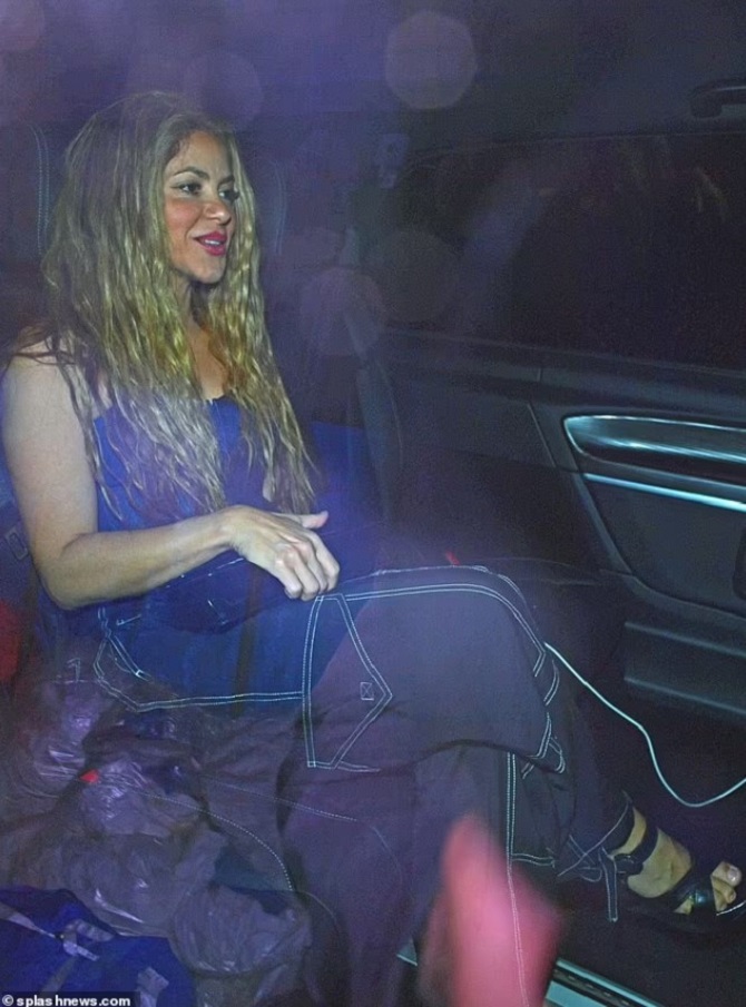 Shakira photographed on a date with a new lover 1