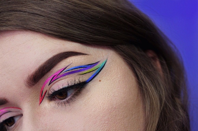 Colored Arrows: Trendy Makeup for Summer 2024 15