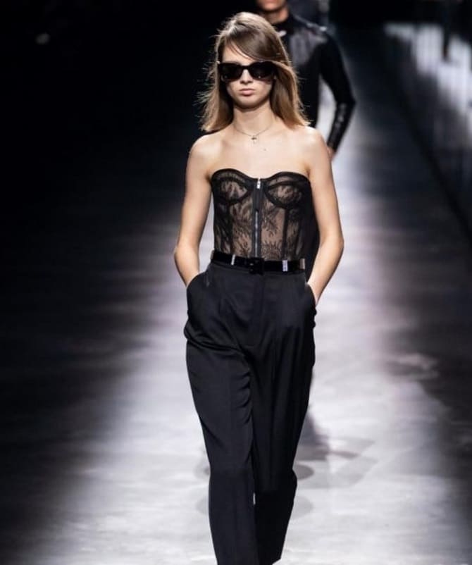 Fashion tops with a corset for the summer of 2023: current models 1