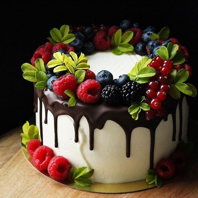 Berry cake decor: beautiful decoration options (+ bonus video) 2