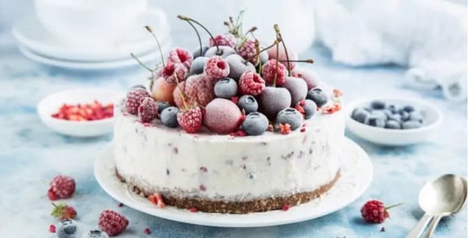 Ягідний декор торта: гарні варіанти прикрас (+бонус-відео) 12