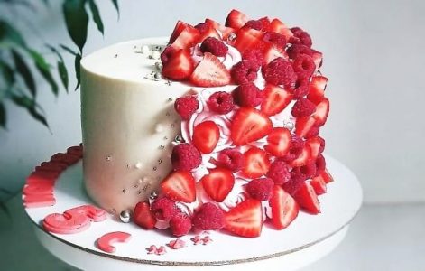 Декор торта ягодами: идеи оформления с фото