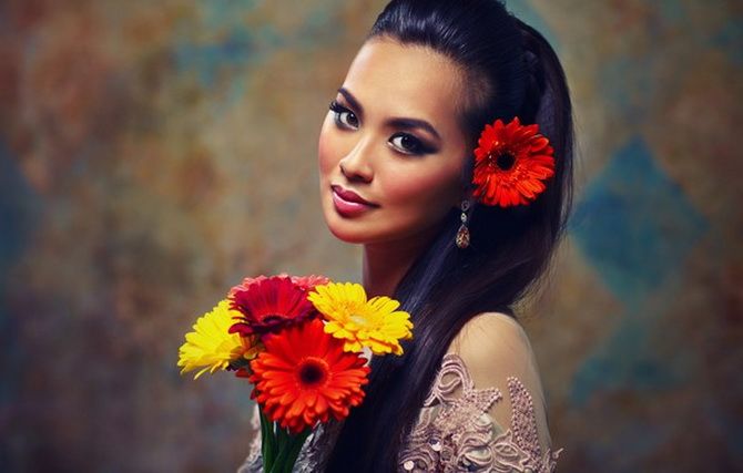 Frisuren mit frischen Blumen: Der Zauber der Natur auf Ihrem Haar 12