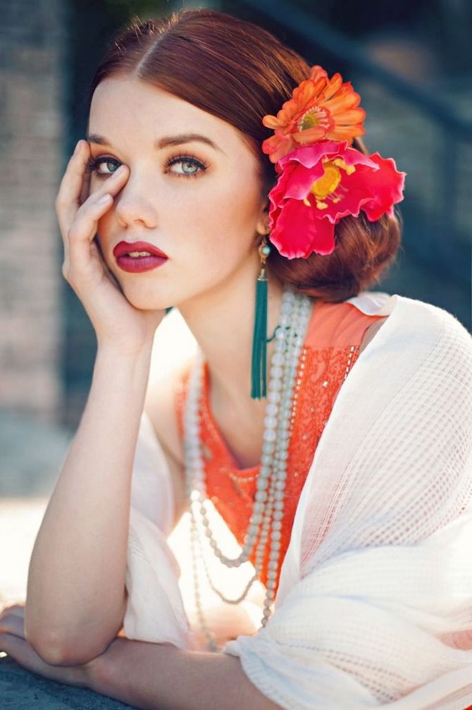 Frisuren mit frischen Blumen: Der Zauber der Natur auf Ihrem Haar 15