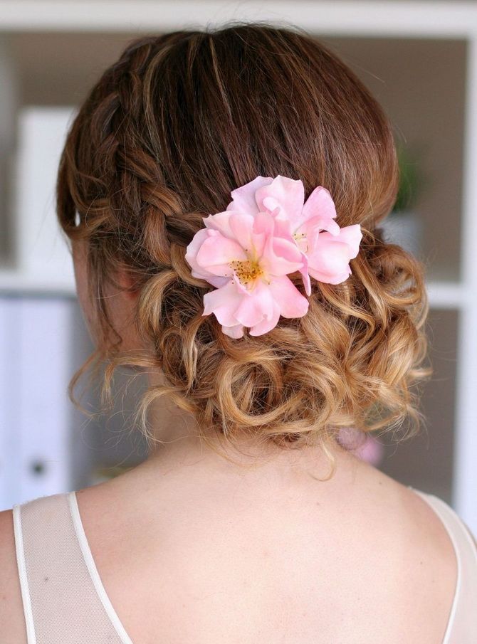 Hairstyles with fresh flowers: the magic of nature on your hair 14