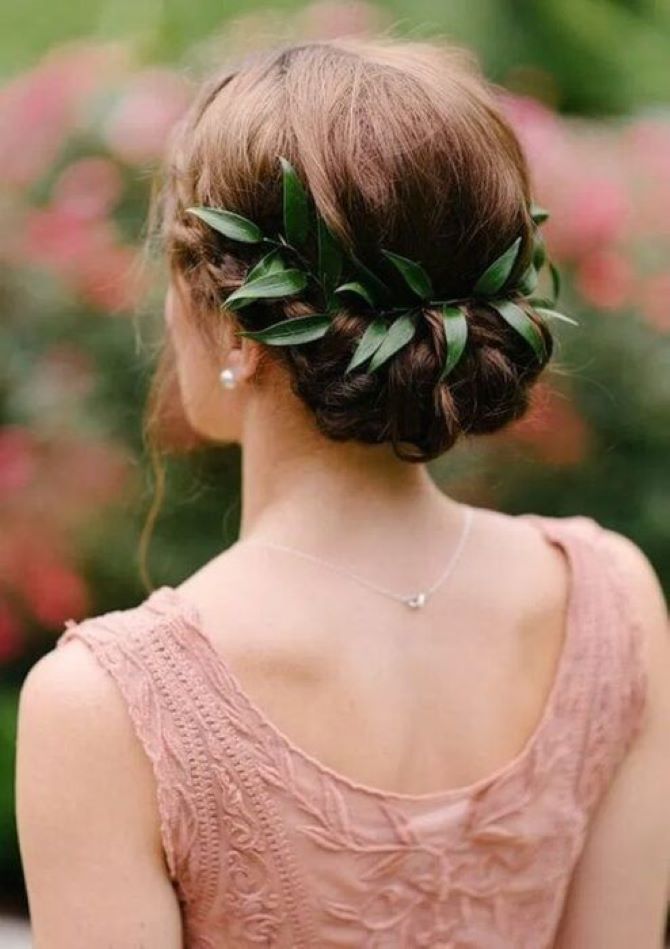 Frisuren mit frischen Blumen: Der Zauber der Natur auf Ihrem Haar 25