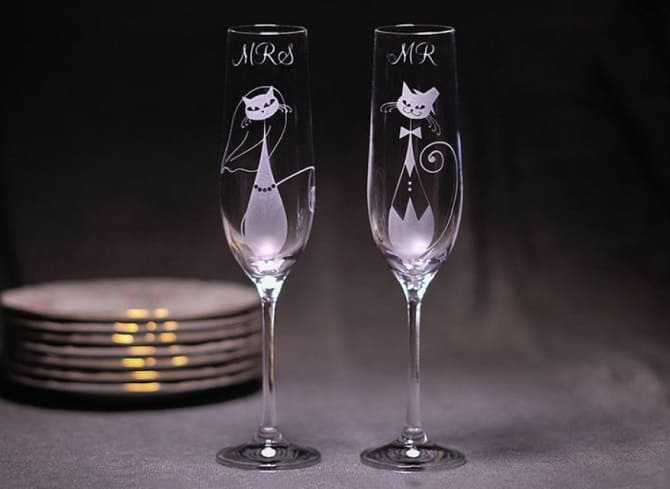 DIY wedding glasses: how to decorate wine glasses for newlyweds 11