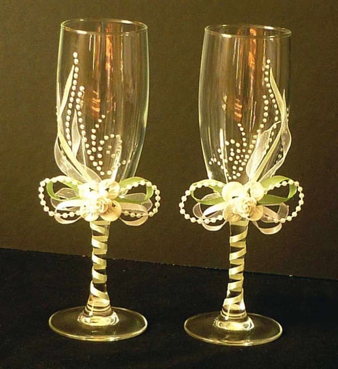 DIY wedding glasses: how to decorate wine glasses for newlyweds 5