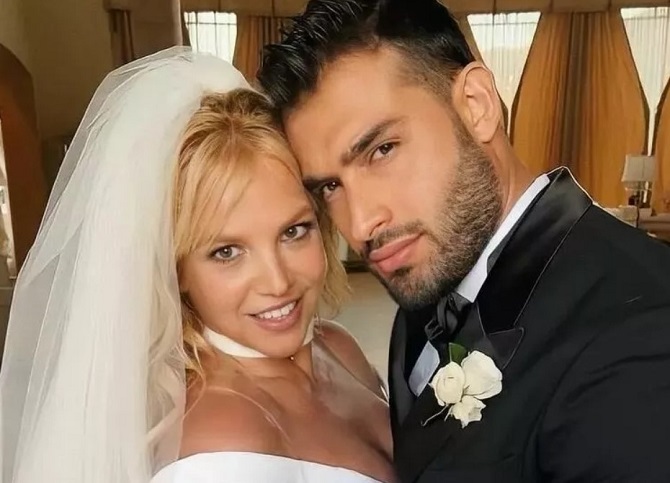 Britney Spears beschuldigte Sam Asghari, für ihren Vater zu arbeiten 1