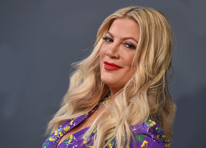 Tori Spelling hospitalized with unknown diagnosis 3
