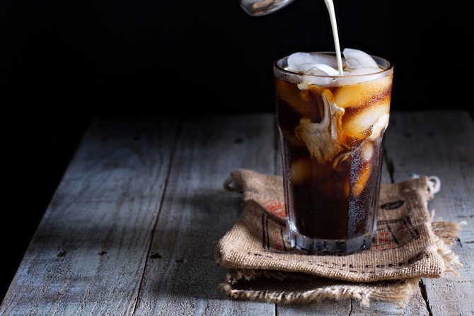 So bereiten Sie Eiskaffee zu: Erfrischende Getränkerezepte für den Sommer (+ Bonusvideo) 1