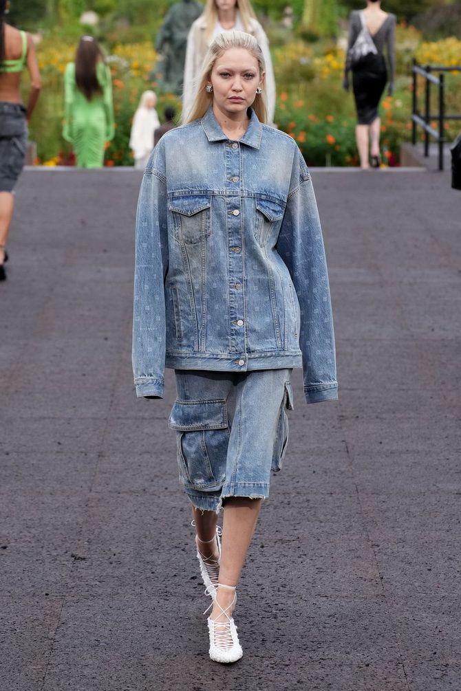 7 fashionable ways to wear a denim jacket in autumn 5