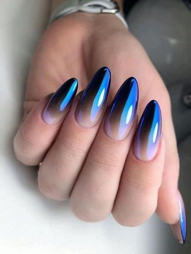 Metallic effect manicure: fashion trends for any length of nails 13