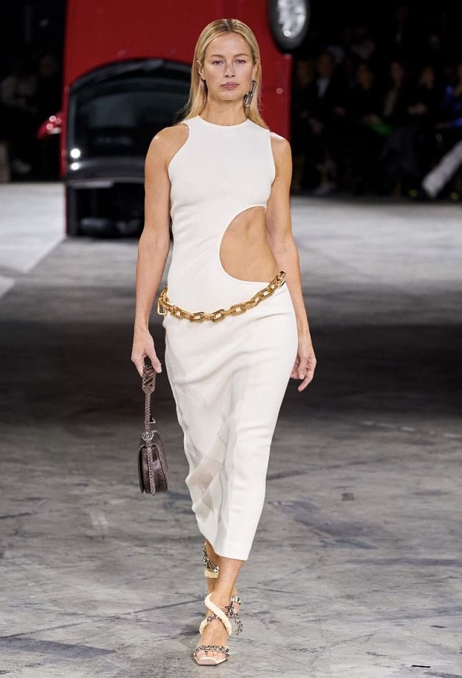 The chain belt is back: fashion accessory options for 2023-2024 3