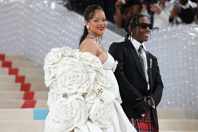 Rihanna became a mother for the second time 3