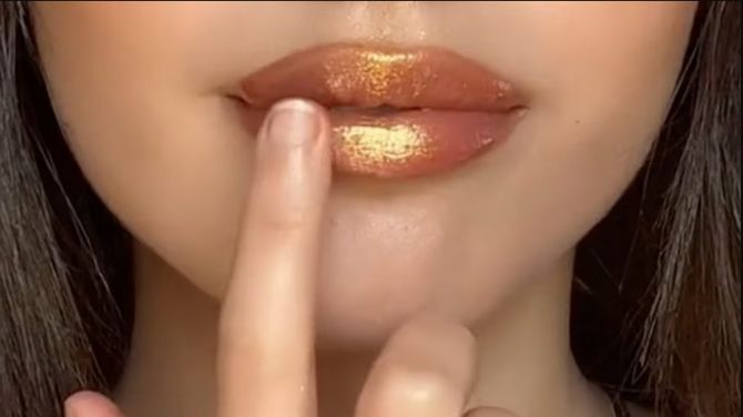 Honey lips – a new trend in autumn makeup 2023 1