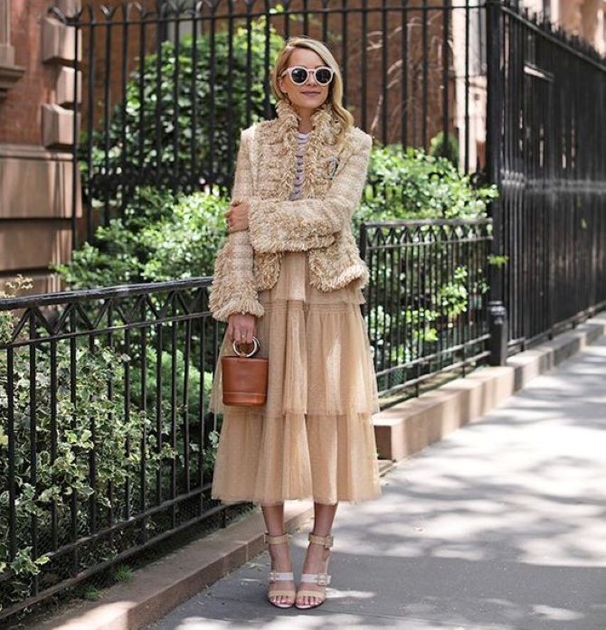 Chanel-Jacke: Wie und womit man eine Ikone des Stils und der Eleganz trägt 9