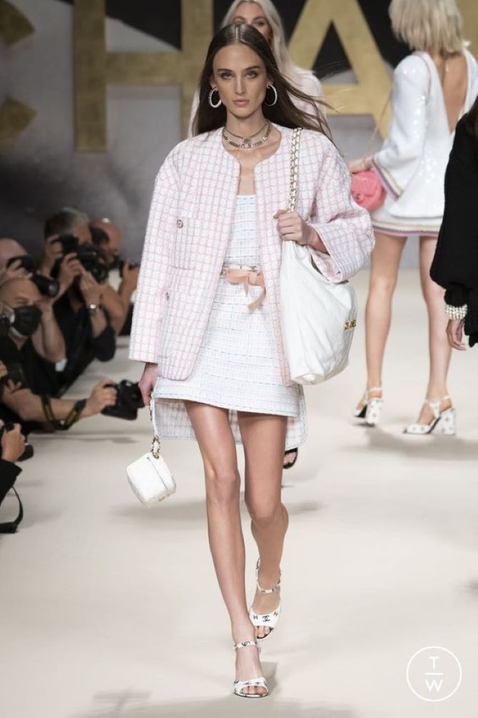 Chanel-Jacke: Wie und womit man eine Ikone des Stils und der Eleganz trägt 7