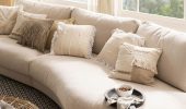 Затишний штрих: як прикрасити інтер’єр декоративними подушками