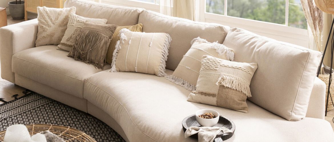 A cozy touch: how to decorate the interior with decorative pillows