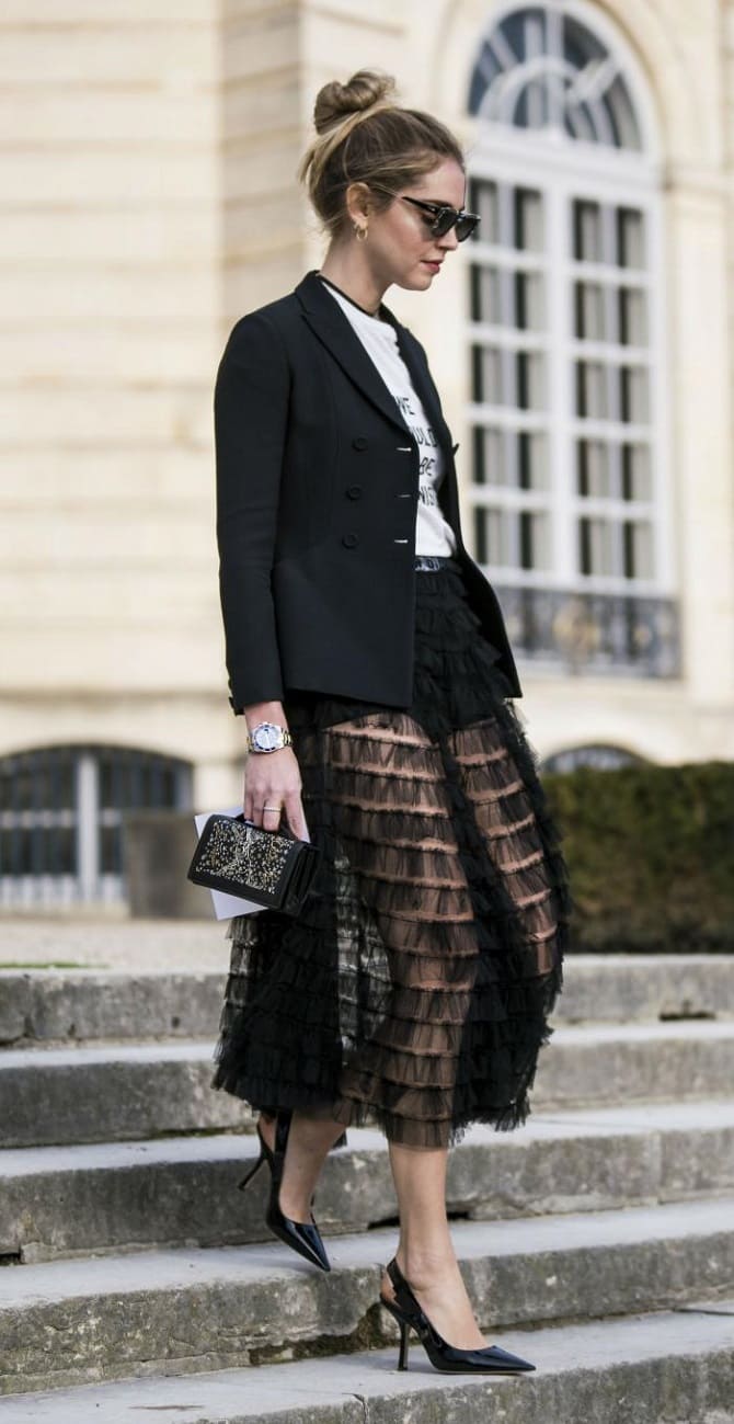 What to wear with a tulle skirt in September 2023: examples with photos 12