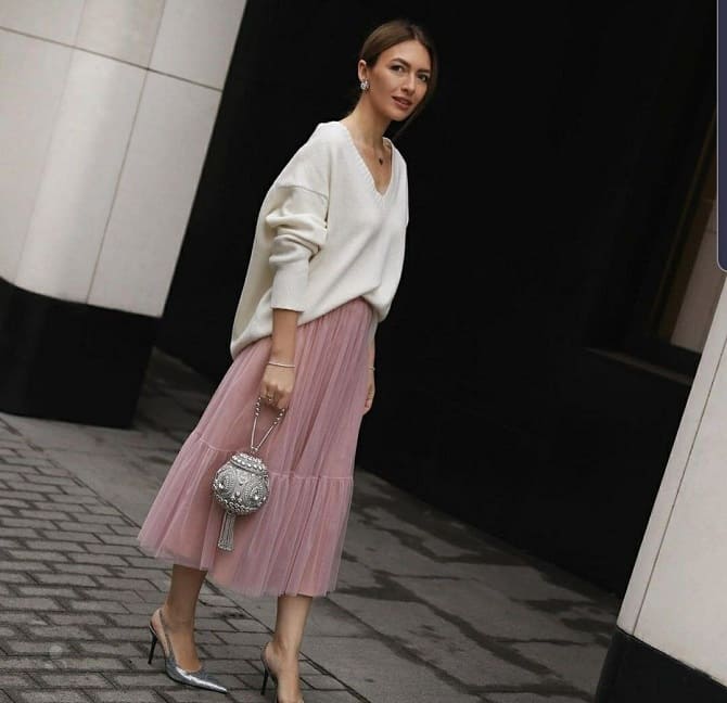 What to wear with a tulle skirt in September 2023: examples with photos 8