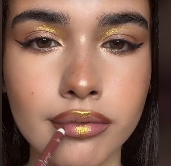 Honey lips – a new trend in autumn makeup 2023 5