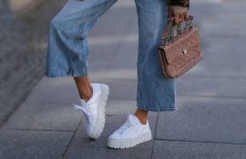 How to Wear Jeans with Sneakers: 5 Fashionable Combinations (+bonus video)