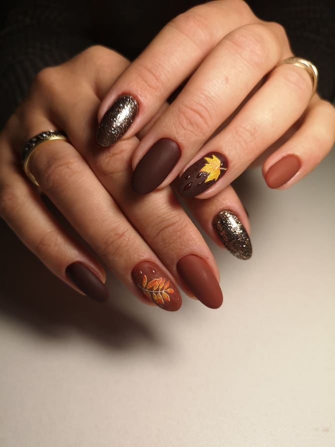 Brown manicure for fall 2023: fashionable nail design 12