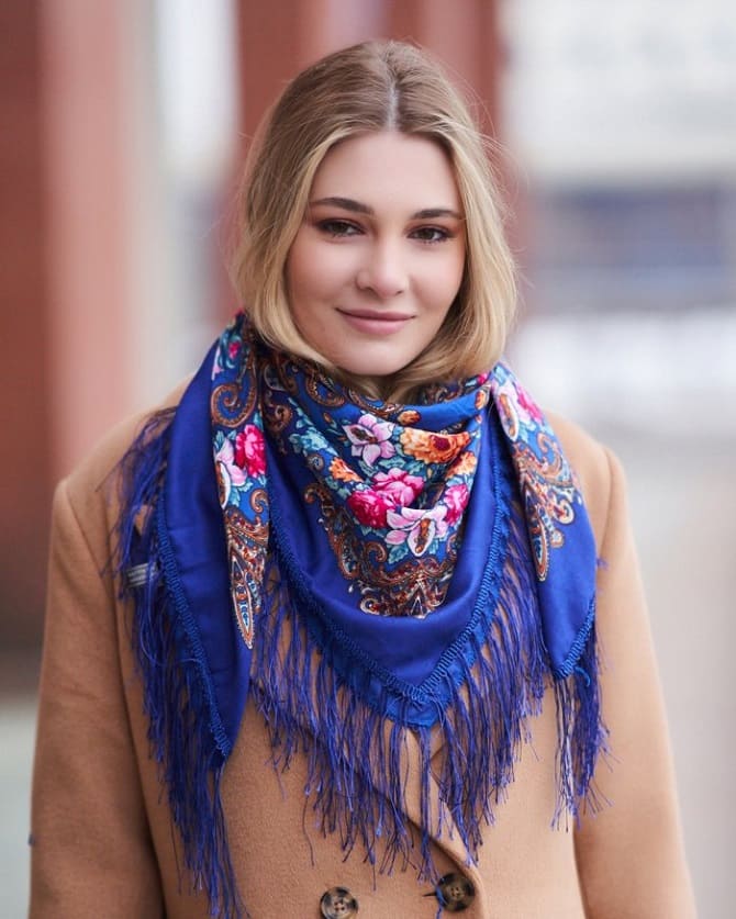 Модні жіночі хустки осінь 2023: чудова альтернатива шарфу 5