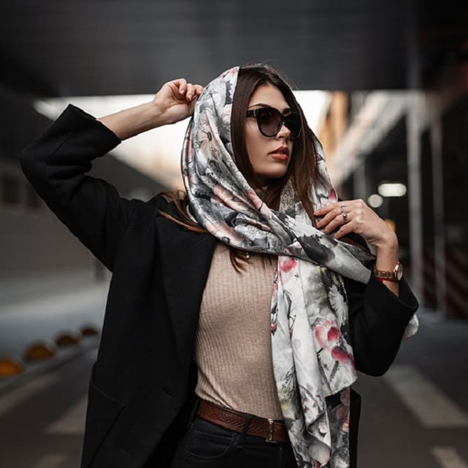 Модні жіночі хустки осінь 2023: чудова альтернатива шарфу 1