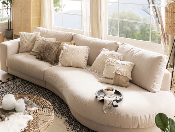 A cozy touch: how to decorate the interior with decorative pillows 2