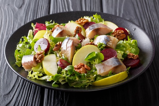 Delicious salads with herring in 5 minutes: simple recipes 3