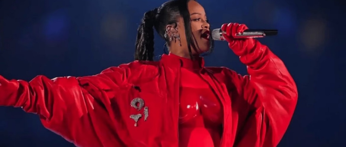 Rihanna returns to the big stage