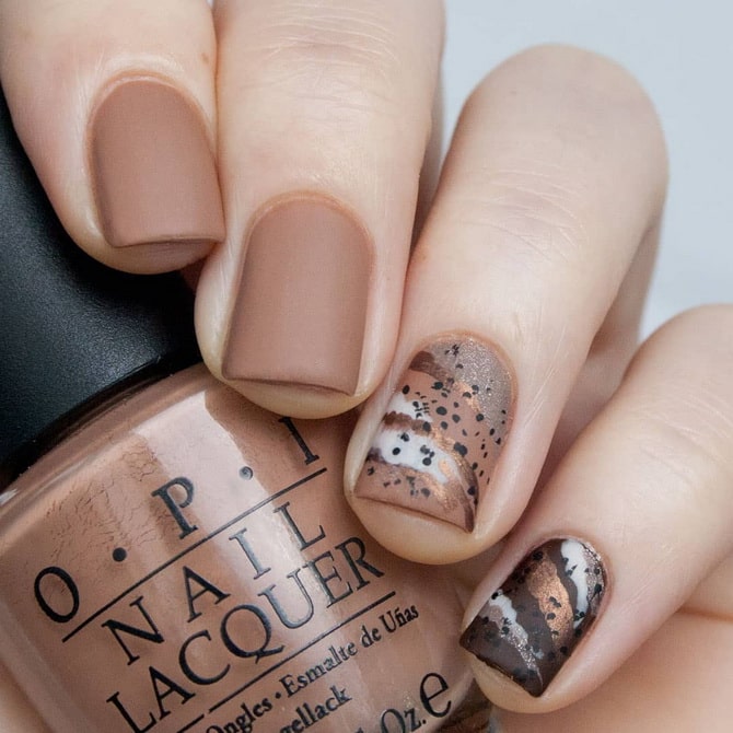 Latte nails 2023: fall manicure trend 2