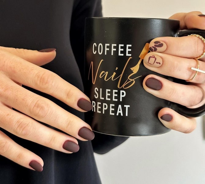 Latte nails 2023: fall manicure trend 3