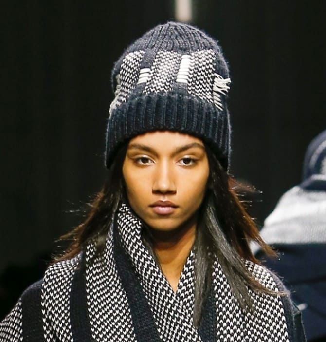 Модные вязаные шапки на зиму 2023-2024: актуальные модели 6